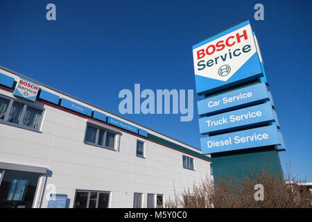 Fürth/Deutschland - am 25. FEBRUAR 2018: Bosch Logo in der Nähe eines Bosch Service Gebäude. Bosch ist ein Deutscher multinationalen Elektrotechnik und Elektronik Firma, die er Stockfoto