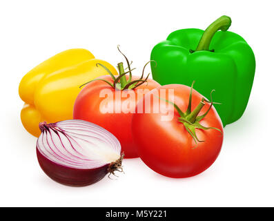 Zwei ganze Frische rote Tomaten mit grünen Blättern, gelbe und grüne Paprika und die Hälfte der ungeschälte Zwiebel Rot auf weißem Hintergrund Stockfoto