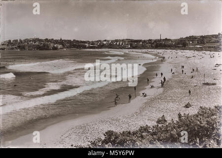 In Australien Menschen in bondie Beach und das Resort in der Nähe von Ocean Stockfoto