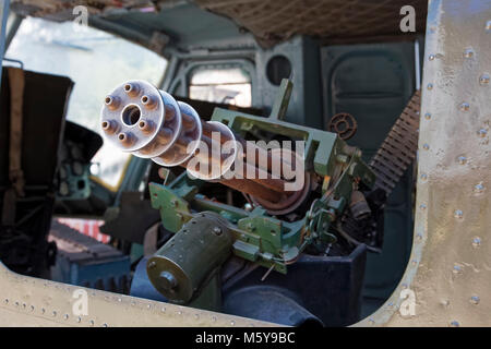 Die M134 Minigun innerhalb eines Huey Hubschrauber Museum der Kriegszeugnisse in Ho Chi Minh City Vietnam Asien Stockfoto