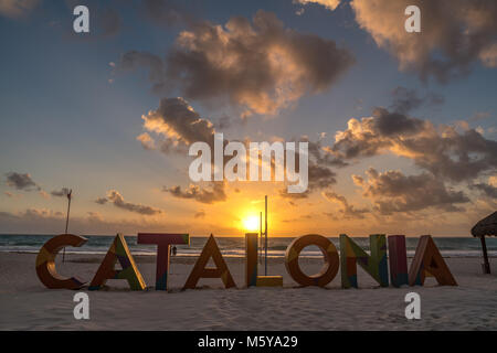 Puerto Maroma, Mexiko, 22 Feb, 2018. Die Sonne über dem karibischen Meer in Katalonien Hotel Vacation Resort auf Maroma Beach. Enrique Ufer/Alamy St Stockfoto