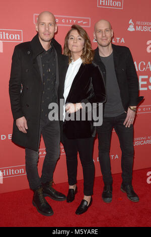 2018 MusiCares Person des Jahres ehrt Fleetwood Mac in der Radio City Music Hall - Roter Teppich Anreise mit: Tim Hanseroth, Brandi Carlile, Phil Hanseroth Wo: New York, New York, United States Wenn: 27 Jan 2018 Credit: Ivan Nikolov/WENN.com Stockfoto