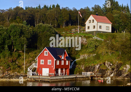 Land Häuser in Sognefjorden, Norwegen Stockfoto