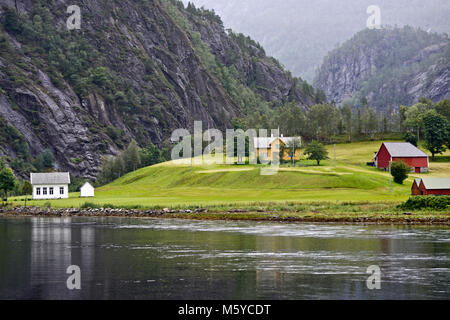 Land Häuser in Sognefjorden, Norwegen Stockfoto