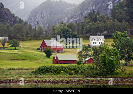 Land Häuser in Sognefjorden, Norwegen Stockfoto