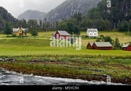 Land Häuser in Sognefjorden, Norwegen Stockfoto