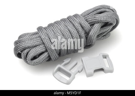 Para Cord Überleben Armband Kit auf weißem Hintergrund Stockfoto