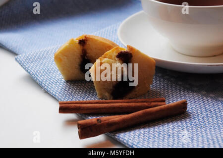 Hausgemachte Muffins backen Stockfoto