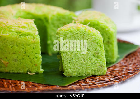 Chiffon Pandan kuchen Traditionellen Indonesischen wüste Stein Top View Stockfoto