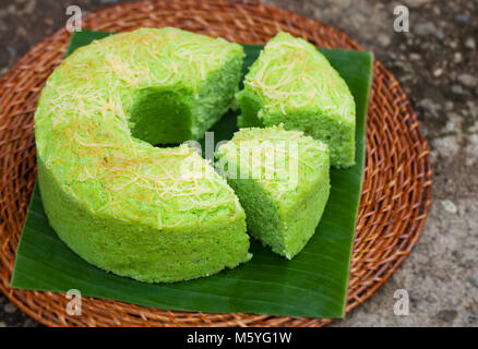 Chiffon Pandan kuchen Traditionellen Indonesischen wüste Stein Top View Stockfoto