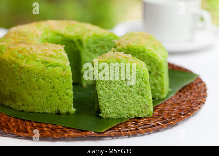 Chiffon Pandan kuchen Traditionellen Indonesischen wüste Stein Top View Stockfoto