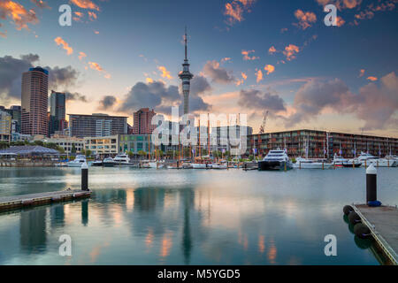 Auckland. Stadtbild bild Skyline von Auckland, Neuseeland bei Sonnenaufgang.