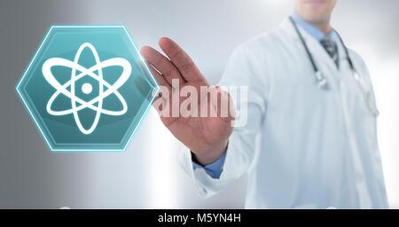 Arzt hand Interaktion mit medizinischen Wissenschaft hexagon Schnittstelle Stockfoto