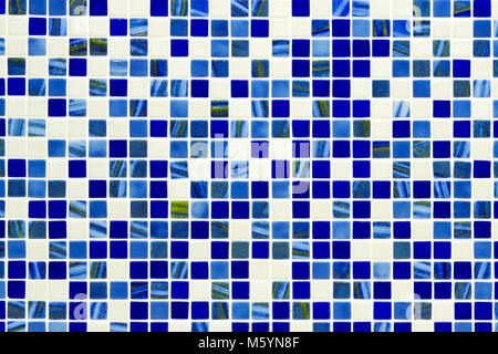 Karierten fliesen Hintergrund Muster. Architektonische Mosaiken, abstrakten Hintergrund für Bad und Pool. Blaue, grüne und weiße Fliesen Stockfoto