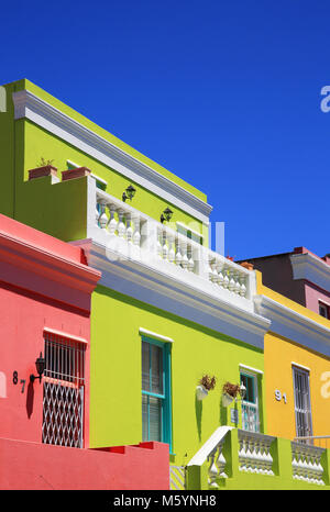 Die bunten Häuser des lebendigen Bo-Kaap Viertel von Kapstadt, die früher als Malay Quarter bekannt, in Südafrika Stockfoto