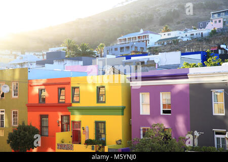 Die bunten Häuser des lebendigen Bo-Kaap Viertel von Kapstadt, die früher als Malay Quarter bekannt, in Südafrika Stockfoto