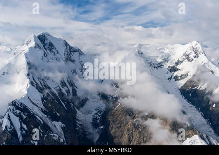 Luftaufnahme über den zentralen Tian Shan Gebirge, Grenze zwischen Kirgistan und China, Kirgistan Stockfoto