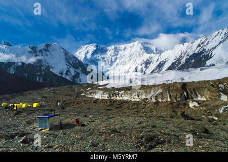 Luftaufnahme über den zentralen Tian Shan Gebirge, Grenze zwischen Kirgistan und China, Kirgistan Stockfoto