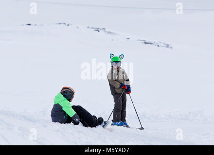 Kinder Skifahren in Flims Schweiz Stockfoto