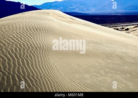 In der Nähe der Sanddünen in Mesquite Flats in Kalifornien Stockfoto