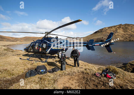 Heli-Tauchen im Bergsee, Island Stockfoto