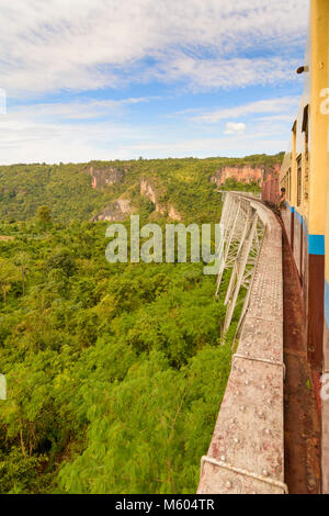 Nawnghkio: Goteik Viadukt (Gohteik Teik, Kr), Bahn Gestellbrücke, Zug,, Shan Staat, Myanmar (Birma) Stockfoto