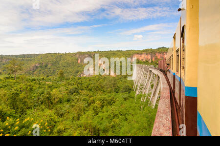 Nawnghkio: Goteik Viadukt (Gohteik Teik, Kr), Bahn Gestellbrücke, Zug,, Shan Staat, Myanmar (Birma) Stockfoto