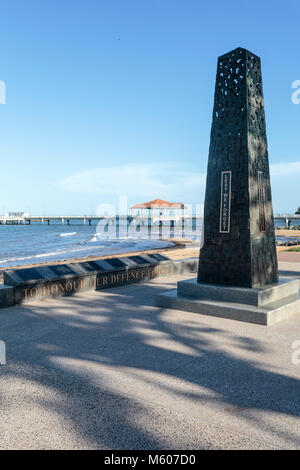 Kriegerdenkmal am Strand in Anzac Platz, Redcliffe, Queensland, Australien Stockfoto