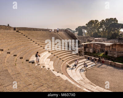 Die Cavae, Zuschauerraum in den Ruinen des Großen Theaters, Pompeji, Italien. Stockfoto