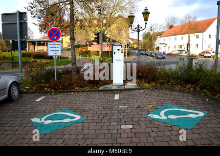 Ladestation für Elektroautos. Hammelburg, Bayern, Deutschland Stockfoto