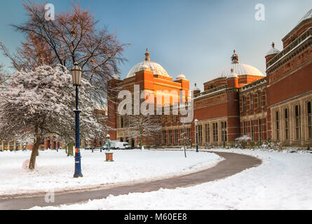 Birmingham University Campus im schweren Winter Schnee Stockfoto