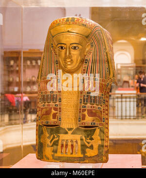 Ägyptische Beerdigung Maske/Sarg in das Antiken Museum, Kairo, Ägypten. Stockfoto