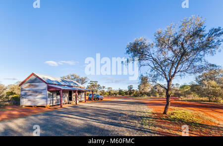 Die Blechernen, einfache Hütte Unterkunft zu Mulga Creek Hotel, Byrock, Bourke Shire, North Western New South Wales, Australien Stockfoto