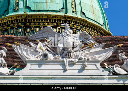 Reichsadler Emblem auf dem Dach der Hofburg, in der Burg, Wien, Wien, Österreich. Stockfoto