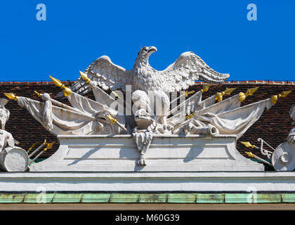 Reichsadler Emblem auf dem Dach der Hofburg, in der Burg, Wien, Wien, Österreich. Stockfoto