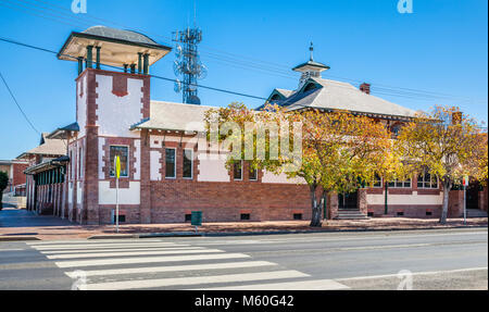 Australien, im Nordwesten von New South Wales, Bourke, Ansicht der Bourke Court House, mit seinen charakteristischen Eckturm, im Jahre 1862 in der Föderation freier gebaut Stockfoto