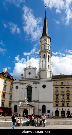 Die Kirche St. Michael, Michaelerplatz, Wien, Wien, Österreich Stockfoto
