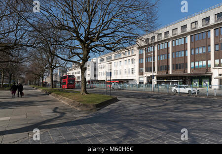 Royal Parade auf Amada Weise im Stadtzentrum von Plymouth, Devon, Großbritannien. Nach dem Zweiten Weltkrieg Bauten, die in den 1950er Jahren konstruiert. Ca. 2018 Stockfoto