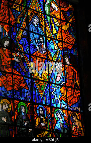 Niteroi, Brasilien. Kirchenfenster mit religiösen Bildern in Santuario das Almas Kirche in Niteroi. Im Staat Rio de Janeiro entfernt. Stockfoto