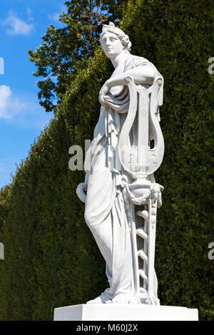Statue in Schönbrunn Gärten, Schönbrunn, Wien, Österreich. Stockfoto