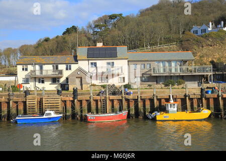 Bunte Boote an axmouth Hafen an der Mündung des Flusses Axe in der Nähe der Stadt von Seaton in East Devon Stockfoto