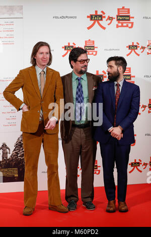 Regisseur Wes Anderson mit Drehbuchautor Roman Coppola und Schauspieler Jason Schwartzman Fotoshooting auf der Insel der Hunde in Madrid am Dienstag, 27. Februar 2018. Stockfoto