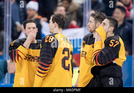 Frank MAUER (GER, Nr. 28) und Marcel Goc (rechts) enttäuscht, enttauscht, Enttauschung, Enttaeuschung Eishockey Finale der Maenner, Olympische Athleten aus Russland (OAR/RUS) - Deutschland (GER), 4:3 nach Verlaengerung, OT, Überstunden, bin 25.02.2018 Olympische Winterspiele 2018, vom 09.02. - 25.02.2018 in PyeongChang/Suedkorea. Â | Verwendung weltweit Stockfoto