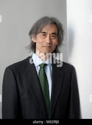 27. Februar 2018, Deutschland, Hamburg: Generalmusikdirektor Kent Nagano aus den USA im Rahmen der Jahrespressekonferenz der Philharmoniker Hamburg. Foto: Daniel Reinhardt/dpa Stockfoto