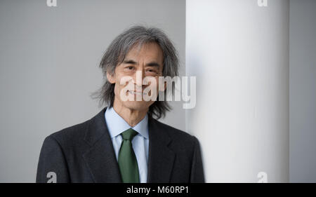 27. Februar 2018, Deutschland, Hamburg: Generalmusikdirektor Kent Nagano aus den USA im Rahmen der Jahrespressekonferenz der Philharmoniker Hamburg. Foto: Daniel Reinhardt/dpa Stockfoto