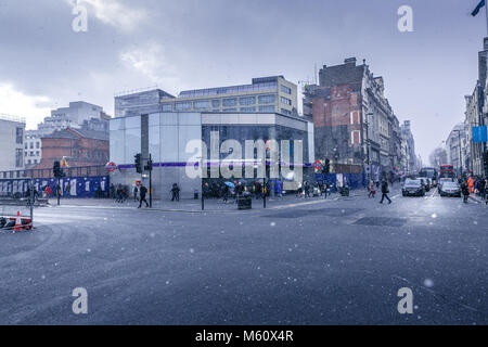 Neue Tottenham Court Road im Schnee Stockfoto