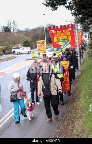 Aberystwyth, Großbritannien. 27 Feb, 2018. Aberystwyth Studenten und Dozenten März für Rentenansprüche Credit: Giles W Bennet/Alamy leben Nachrichten Stockfoto