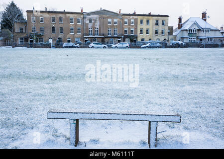 Windsor, Großbritannien. 27. Februar, 2018. Am späten Nachmittag Schneefall im Windsor Great Park. Credit: Mark Kerrison/Alamy leben Nachrichten Stockfoto