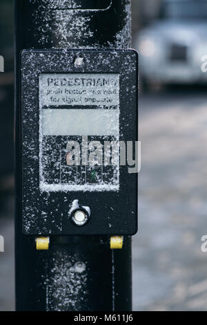 London, Großbritannien. 27. Februar, 2017. London sieht Schnee, Temperaturen über -8 Grad abzusinken. Abgebildet sind die Gebiete um Kings Cross und dem Regents Canal, die Erfahrenen strahlen Wind, Schnee und Eis den ganzen Tag über. © Simon König/Alamy leben Nachrichten Stockfoto