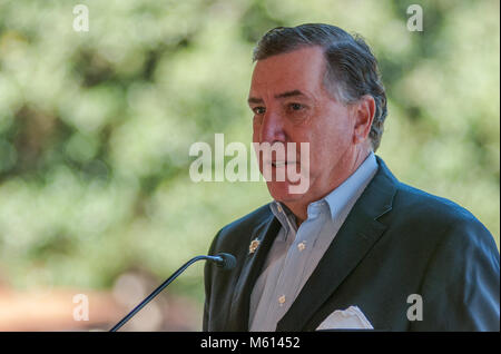 Southern Pines, North Carolina, USA. 27 Feb, 2018. Februar 27, 2018 - Southern Pines, N.C., USA - Kelly Miller, Tannennadeln Präsident und CEO, Adressen Medien und Gästen während der Vorschau für den 2. U.S. Senior Frauen Open Championship, Mai 16-19, 2019 und in den USA Frauen öffnen, June 2-5, 2022 im Pine Needles Lodge and Golf Club. Die 2019 Veranstaltung wird 6. der club der USGA Meisterschaft, des vierten US-Frauen öffnen Markieren, und der erste seit 2007 der US-Frauen öffnen von Cristie Kerr gewann. Credit: Timothy L. Hale/ZUMA Draht/Alamy leben Nachrichten Stockfoto
